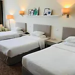 מלון Caloura Hotel Resort 4*