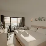 מלון Caloura Hotel Resort 4*