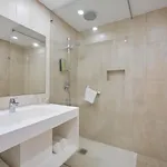 מלון Caloura Hotel Resort