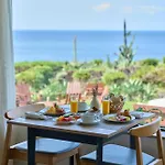 Caloura Hotel Resort מלון