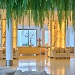 מלון Caloura Hotel Resort 4*