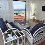 מלון Caloura Hotel Resort