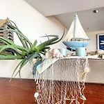 מלון Caloura Hotel Resort