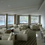 מלון Caloura Hotel Resort