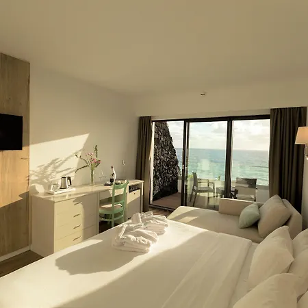 Szálloda Caloura Hotel Resort