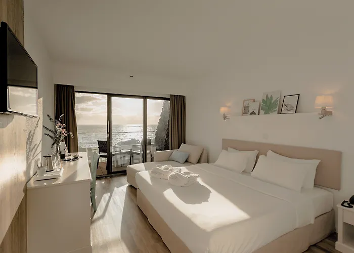 호텔 Caloura Hotel Resort 4*