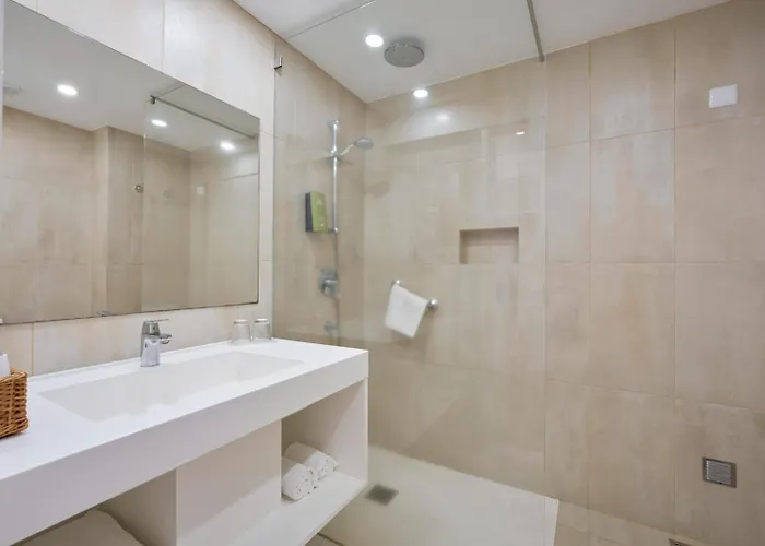 호텔 Caloura Hotel Resort