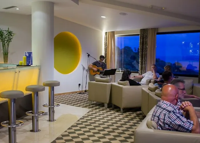 호텔 Caloura Hotel Resort