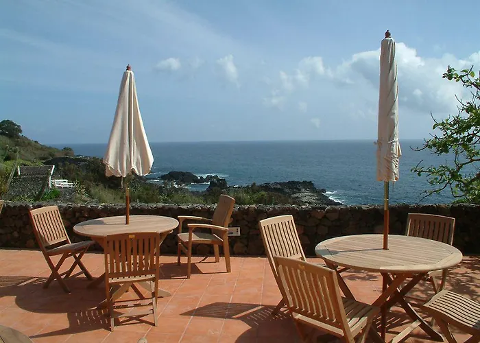 호텔 Caloura Hotel Resort